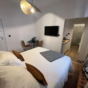  Apartment Ani