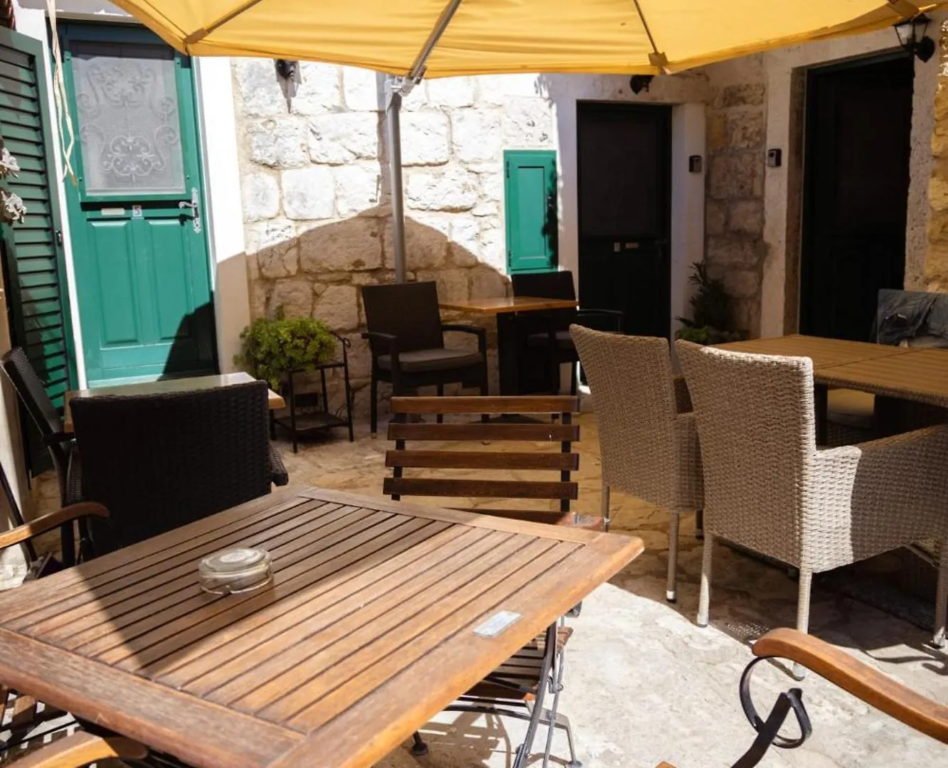 Apartments & Room Kartolina 0*, Split