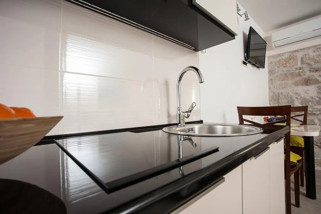 Apartments & Room Kartolina