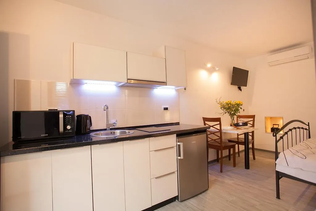 Apartments & Room Kartolina 0*, Split