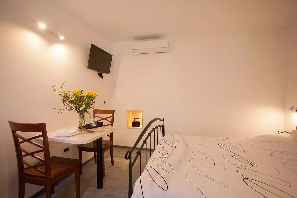 Apartments & Room Kartolina